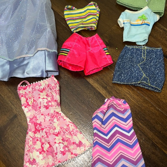 Barbie clothing lot - vintage, newer, Barbie, Chelsea & Ken miscellaneous lot - Picture 6 of 7